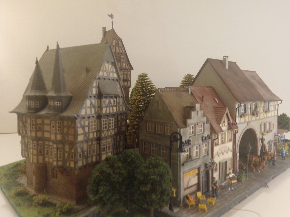 Faller, Kibri, Noch, Preiser, Vollmer H0 - 模型火車風景 (82) - 历史悠久的市中心，拥有市场广场和非常多的细节。 #1.0