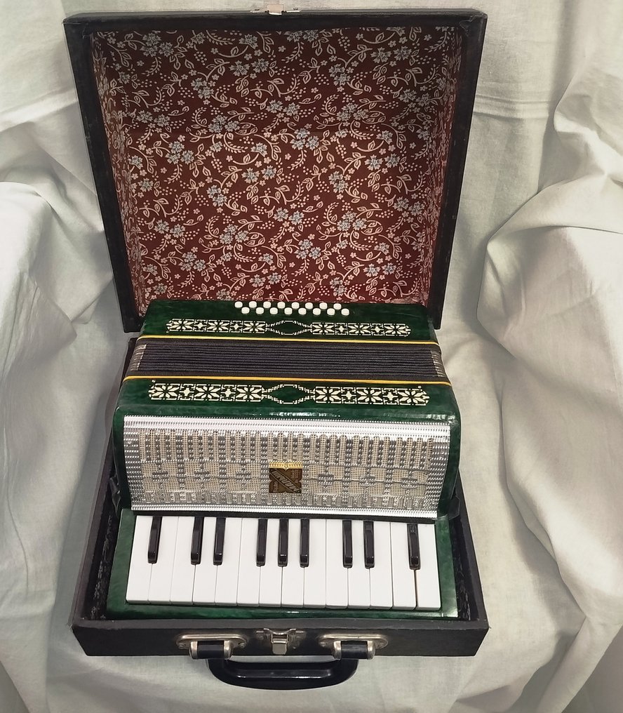 Malysh (Малыш) - 16bass - Mini Accordion -  - Ακορντεόν με πλήκτρα  (χωρίς τιμή ασφαλείας) #1.0