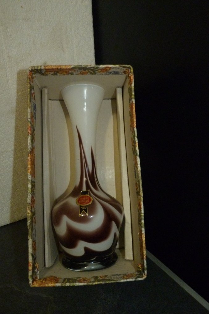 花瓶  - 碱性硅石加热至熔融 - 乳白色玻璃花瓶 #3.2