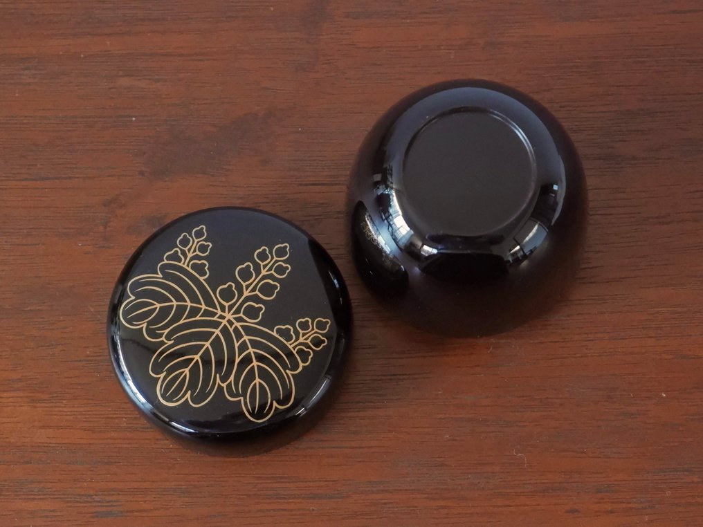 義春 - Natsume - 皇室菊花漆茶叶罐 - 木, 漆 - 漆制茶叶罐 #4.3