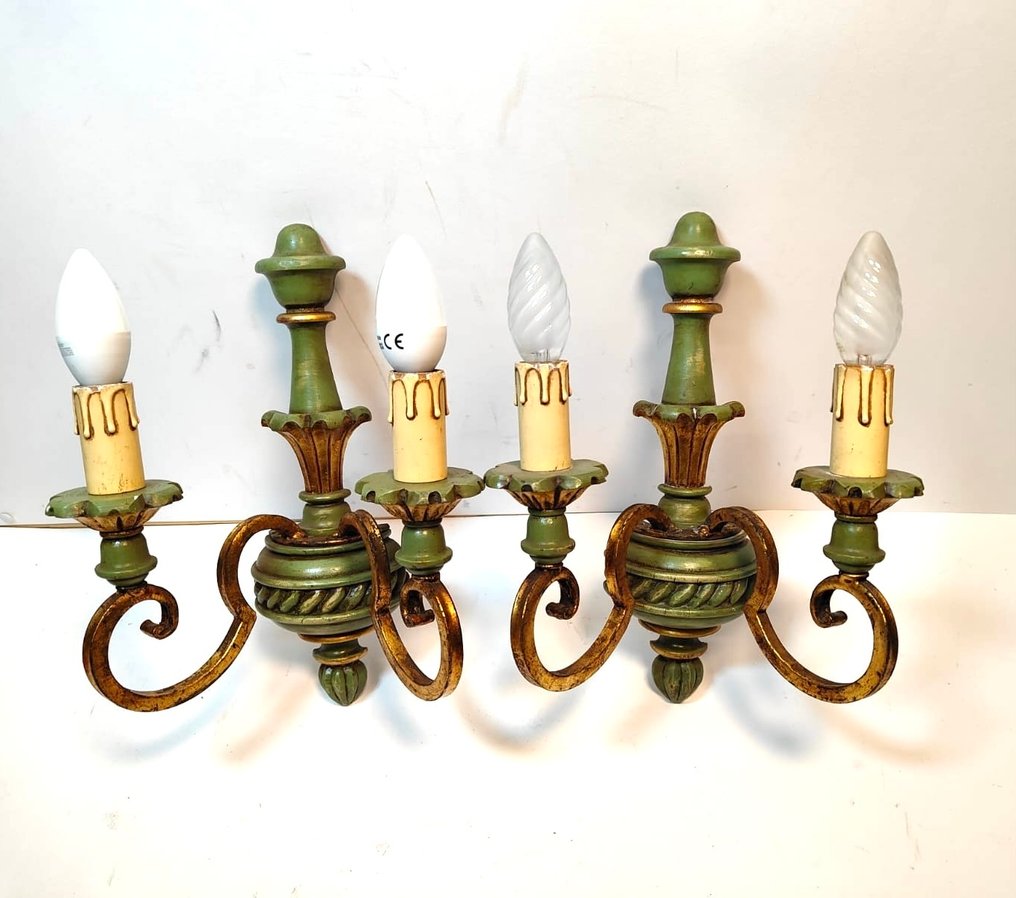 壁式燭台 - 一对由意大利制造的精美装饰木质壁灯，具有两灯设计，年代久远。 - 一对壁灯 #1.0