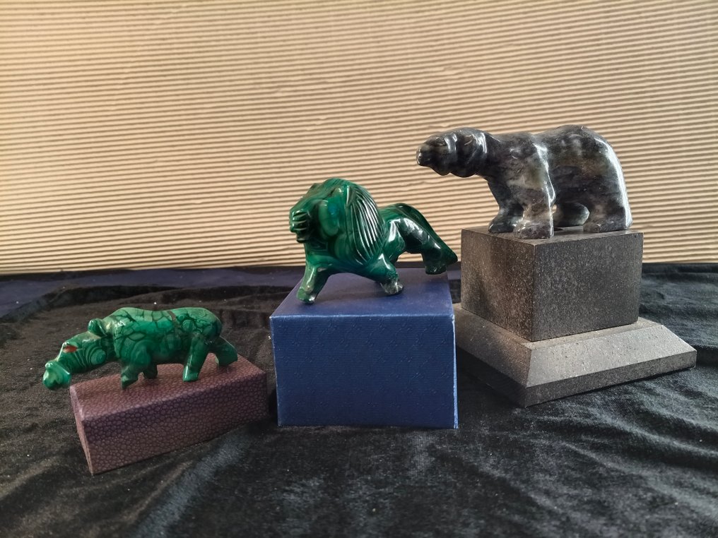 Malachit Schnitzerei - Höhe: 5.6 cm - Breite: 4.2 cm- 641 g - (3) #1.0