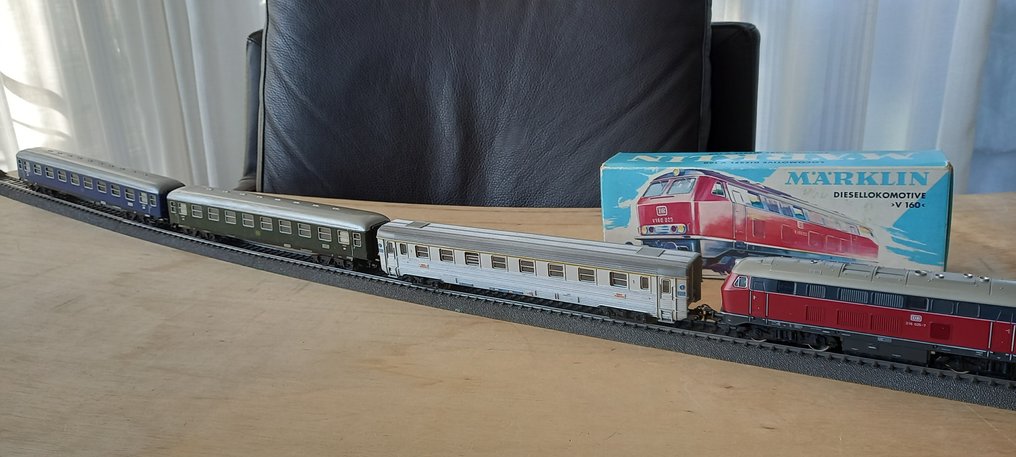 Märklin H0 - 3075 - 模型火車 (4) - DB 216，配备三节乘客车厢。 - DB #1.0