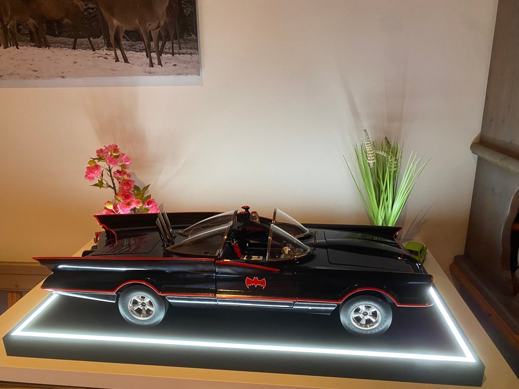 Fanhome 1:8 - Voiture miniature - Batmobile #1.0