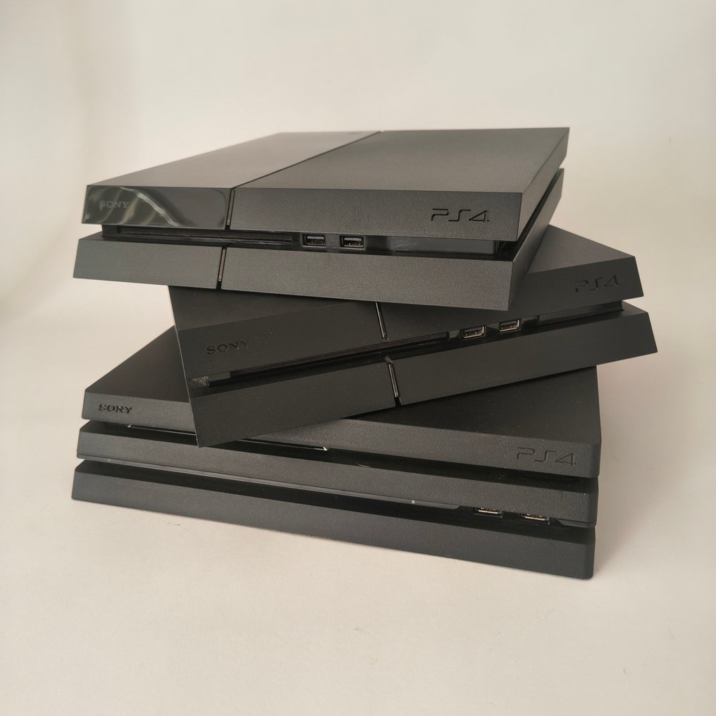 Sony - Playstation 4 (PS4) - 3 consoles, 11 games, 4 controllers - Videopelikonsoli #1.0