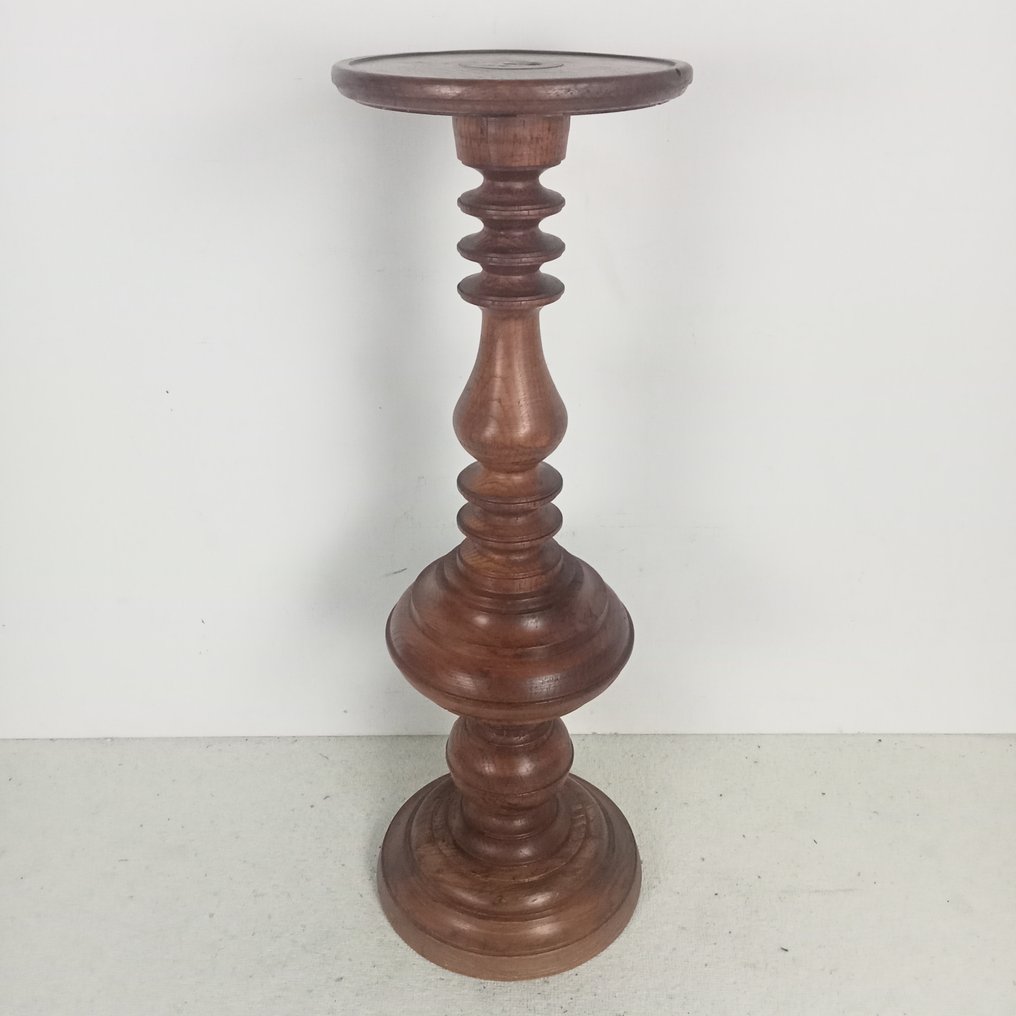 Plant table - Carried out intensively - Oak - Pedestal #3.2