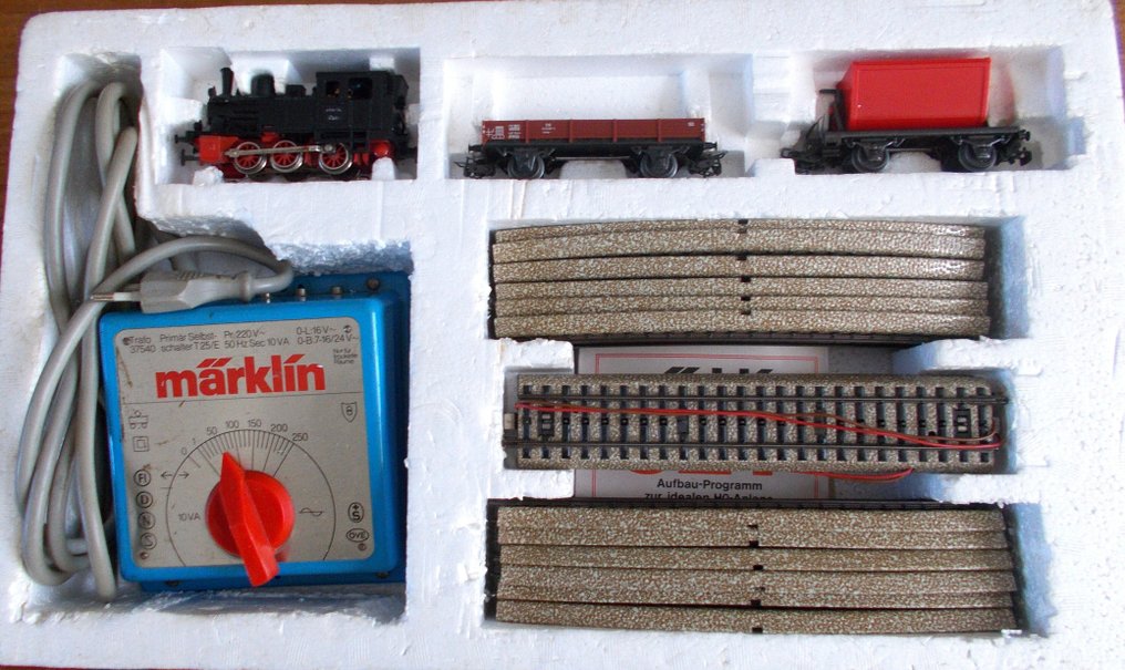 Märklin H0 - 0974 - Τρένο μοντελισμού (20) - Σετ εκκίνησης με μηχανή, φορτηγά βαγόνια, μετασχηματιστή, σιδηροδρομικές διασταυρώσεις και βαγόνια. - DB #1.0