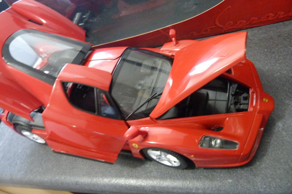 Hot Wheels 1:18 - Sportwagenmodell - Ferrari Enzo #3.2