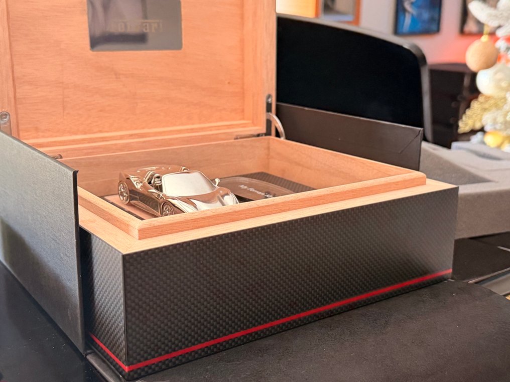Ferrari - 盒 - 488 Spider - 木, 碳, 金屬, 水晶 - Original Key Box #1.0