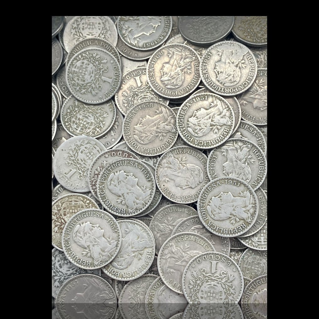 Portugal. Lote de 164 Moedas de 1 Escudo em Alpaca, Várias Datas e Estados de Conservação Várias datas  (Zonder minimumprijs) #1.0