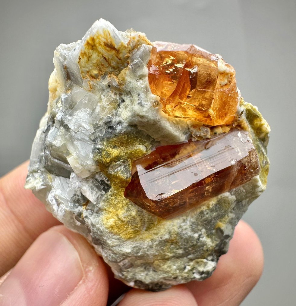 Topas kristall på matrisen - Höjd: 46 mm - Bredd: 36 mm- 37.2 g - (1) #3.2