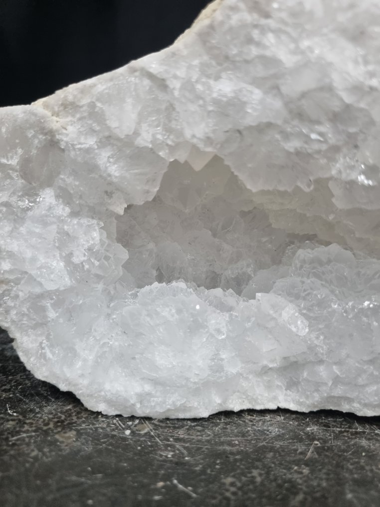 Kvarts HQ Grote bergkristal Geode - Höjd: 195 mm - Bredd: 110 mm- 2270 g #1.0