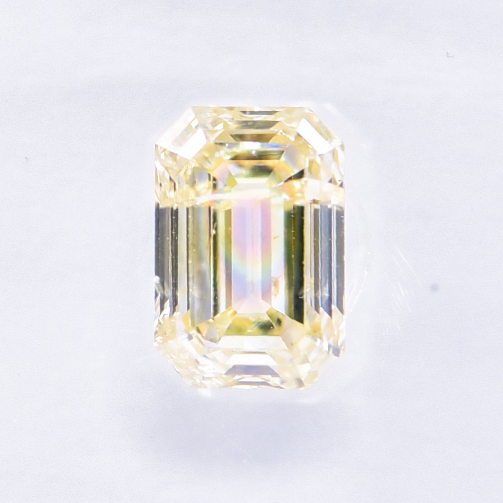 没有保留价 - 1 pcs 钻石  (天然色彩的)  - 0.56 ct - 祖母绿 - Fancy 黄色 - I1 内含一级 - 国际宝石研究院（IGI） - VG #3.2
