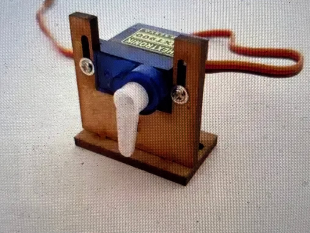 Hextronic H0轨, N轨 - HXT900 - 模型列车控制单元 (24) - 24个Microservo，包括24个伺服支架。 #3.2