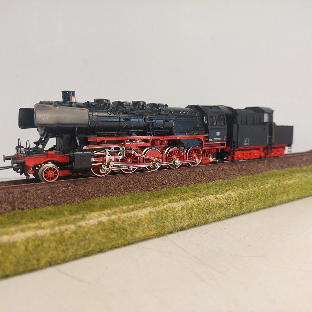 Märklin H0 - 3084 - Ατμομηχανή με όχημα μεταφοράς (1) - BR 050 082-7 - DB #1.0