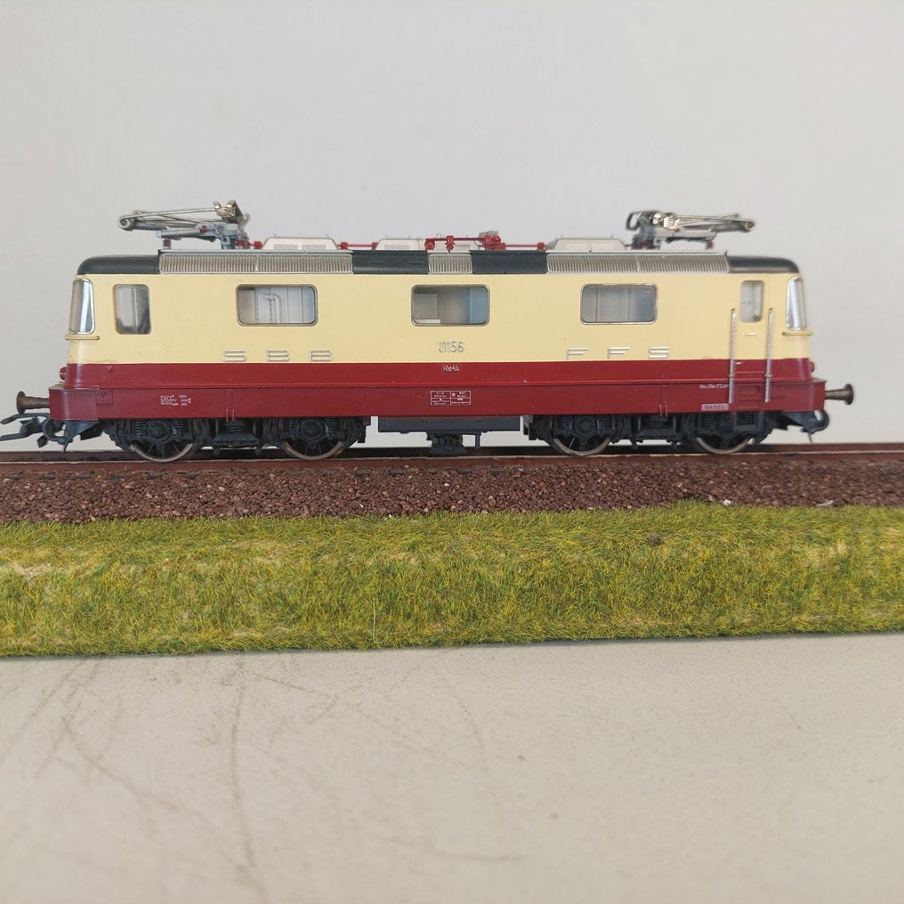 Fleischmann H0 - 4341 - 電氣火車 (1) - 关于4/4 SBB #11156 TEE涂装 - SBB #1.0
