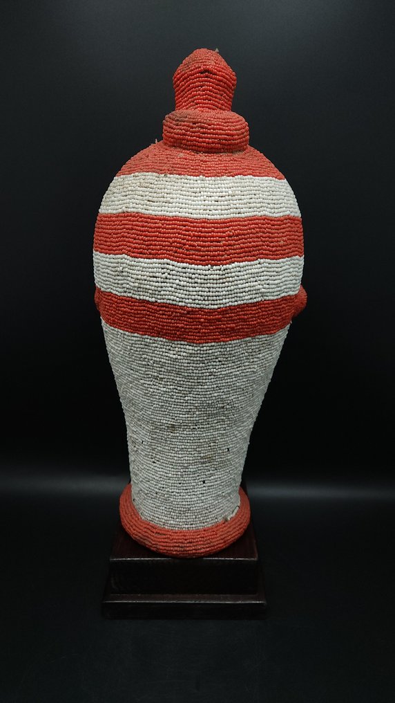 华丽的珍珠点缀的头，皇家风范 - Bamileke - 喀麥隆  (沒有保留價) #3.2