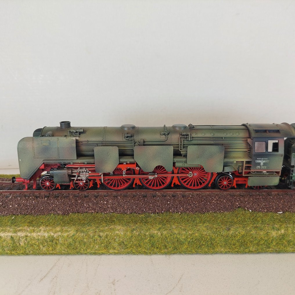 Liliput H0 - 10522 - 連煤水車的蒸汽火車 (1) - BR 05 003 迷彩 - 迷彩色 - DRG #2.1