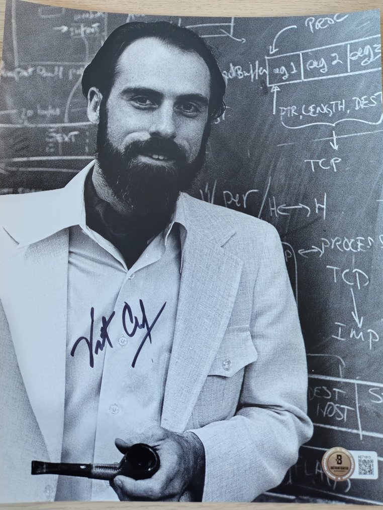 Vint Cerf "The father of the Internet" Autograph Photo with Beckett Certificate - Computer #2.1