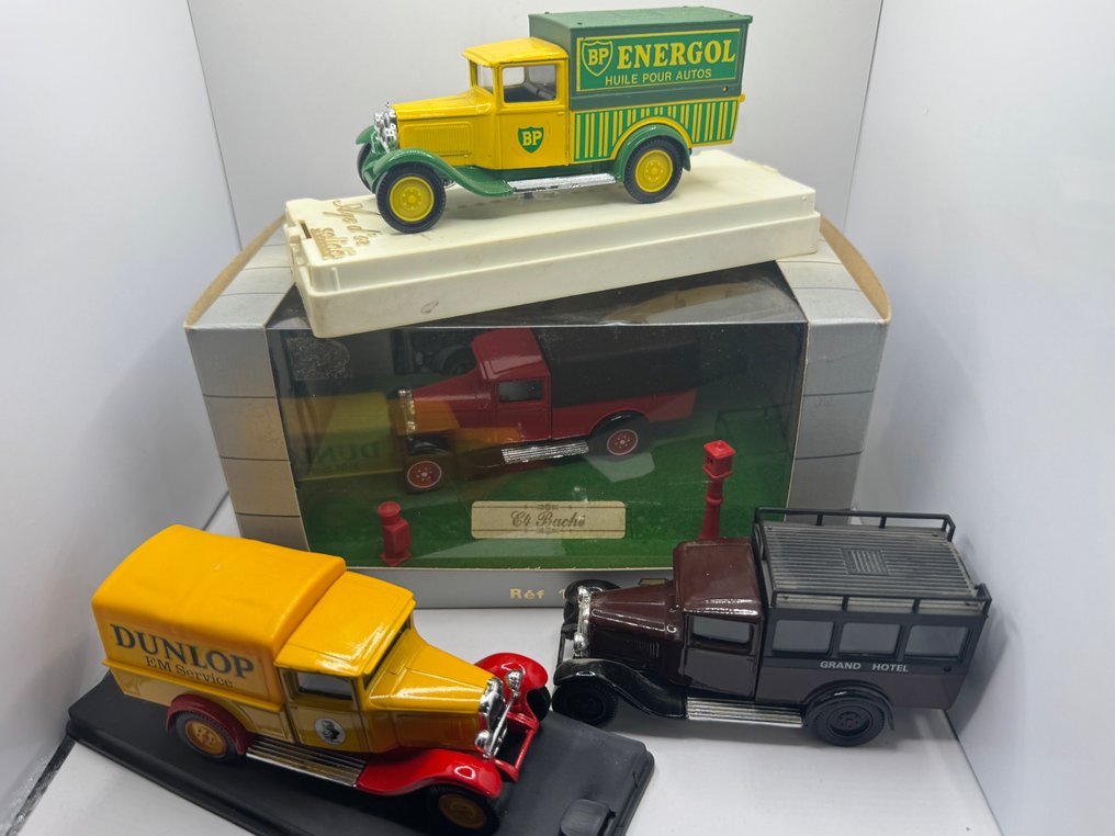 Verem 1:43 - Machetă mașină  (4) - CITROEN - C4 BACHE - GRAND HOTEL - DUNLOP - ENERGOL #1.0