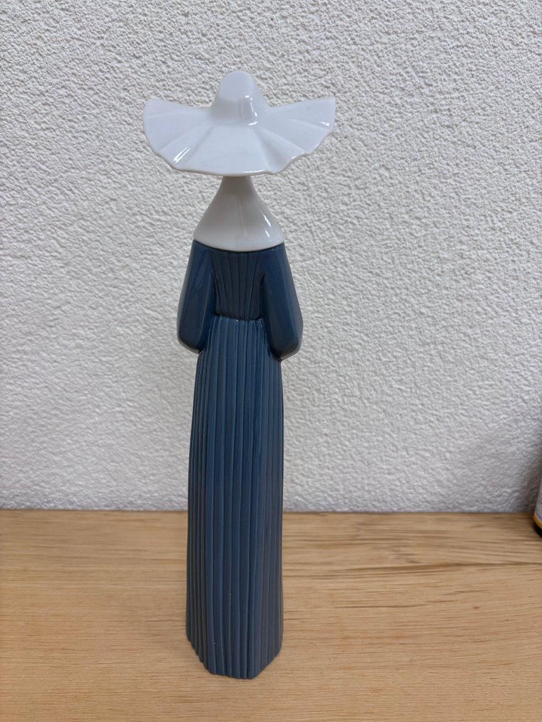 Lladró - Αγαλματίδιο - Non met rozenkrans en boek - 26 cm - Πορσελάνη #2.1