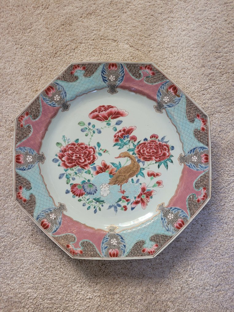 Μια οκτάγωνη κινέζικη πορσελάνη οικογένειας ροζ πιατέλα με διακόσμηση από πάπια και λουλούδια, - Πορσελάνη - Κίνα - Qianlong (1736-1795) #1.0
