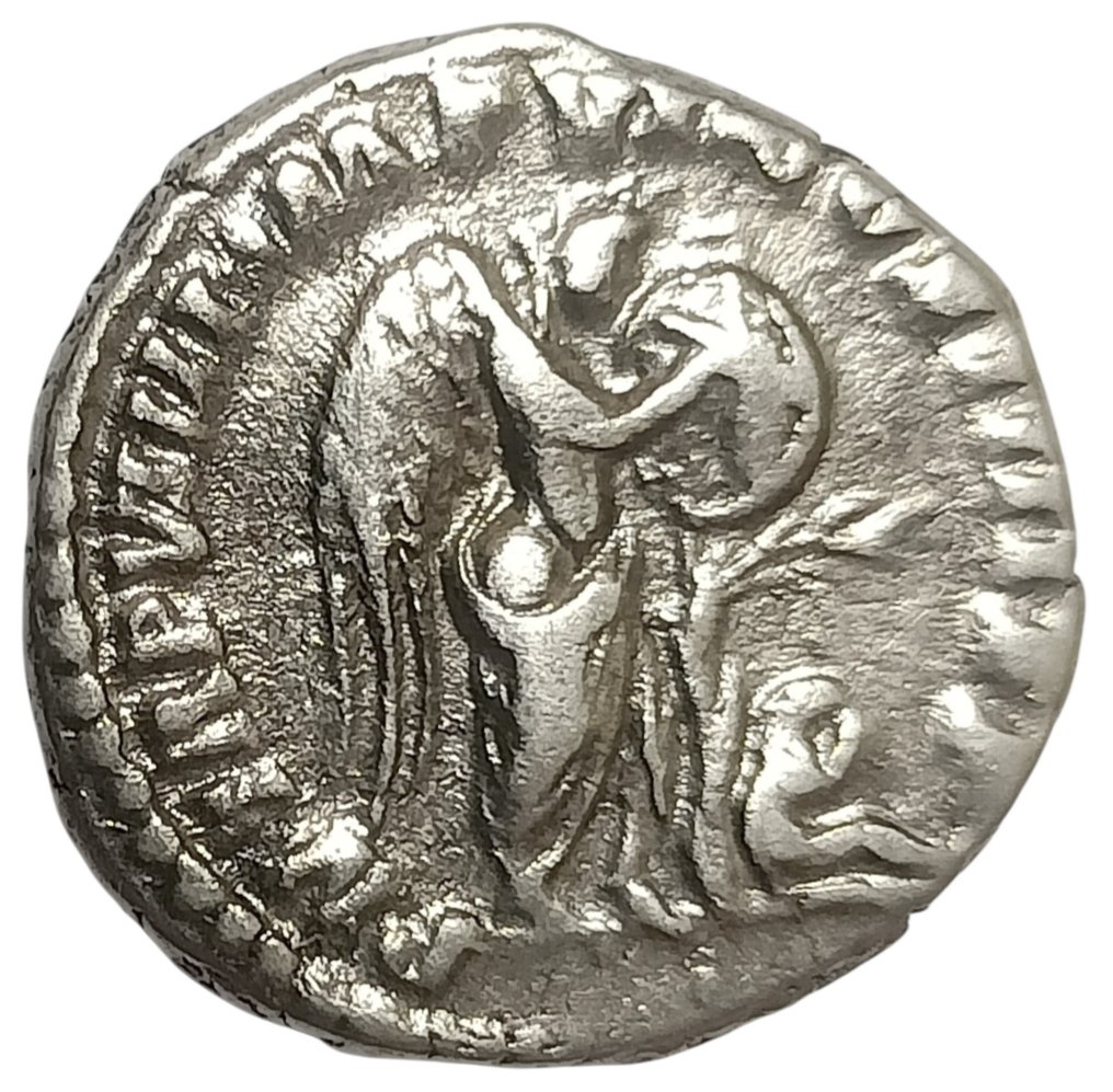 Római Birodalom. Commodus (AD 177-192). Denarius AD 183-184. Victory #1.0