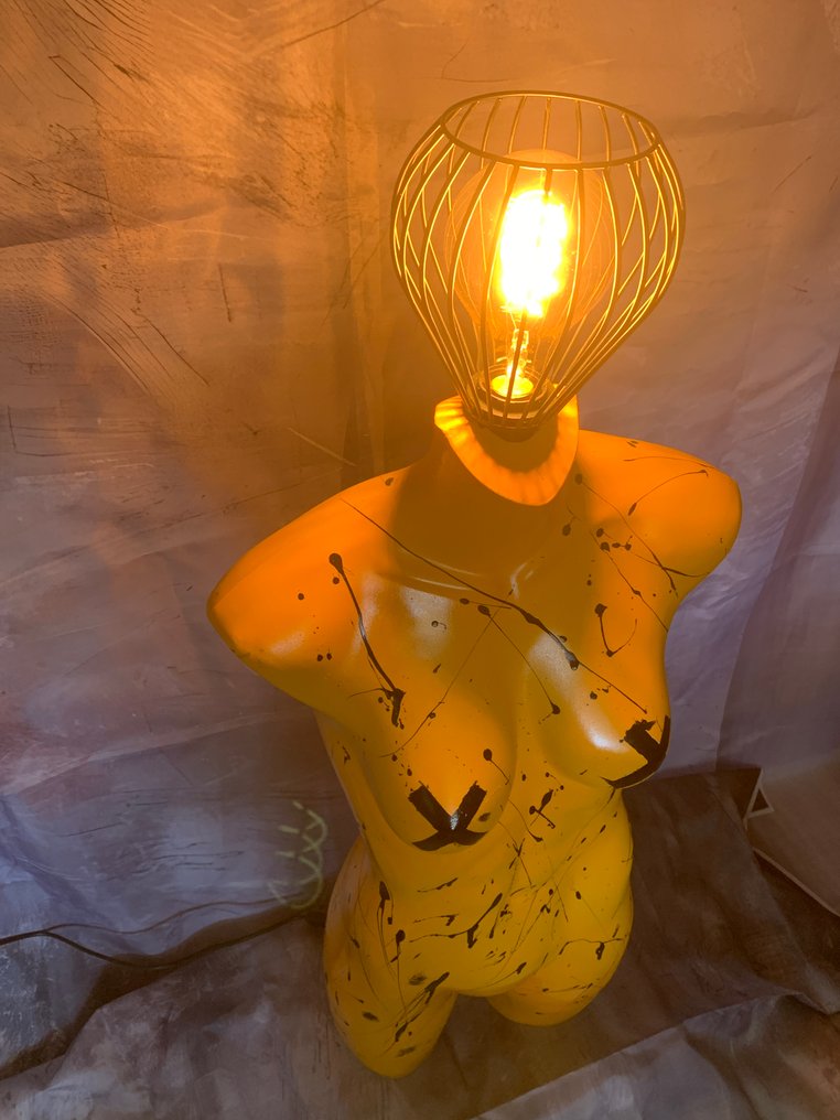 T(INK) Art - Manequim - "Yellow Lady" - Polipropileno #3.2