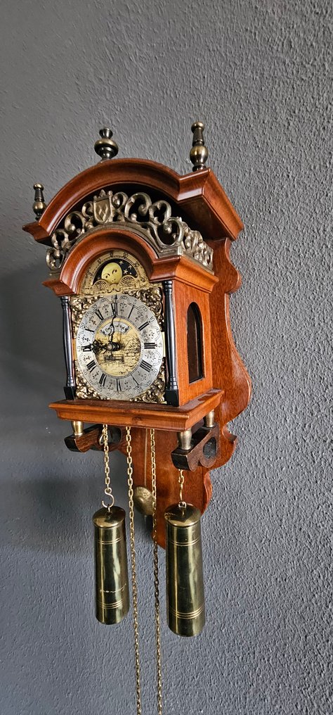 Zegar ścienny - Inspirowany antykiem - wortelnoot fineer - 1960-1970 - Sallander klok #1.0