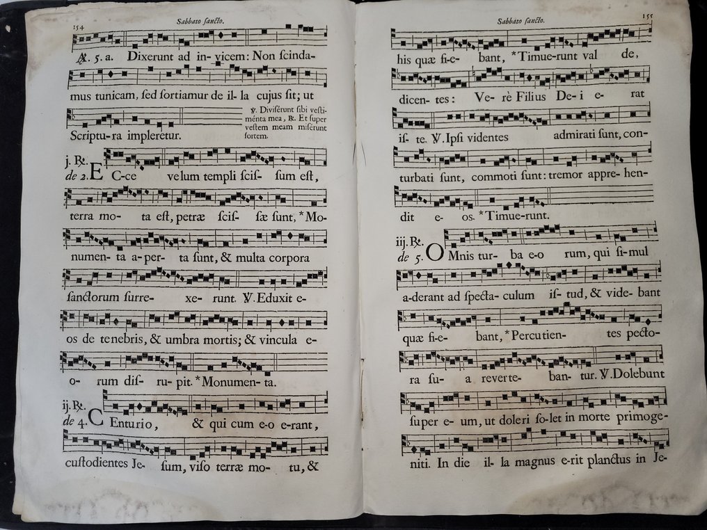 Divers 4 - 2 feuillets recto-verso Antiphonaire de Sens - 1758 #1.0