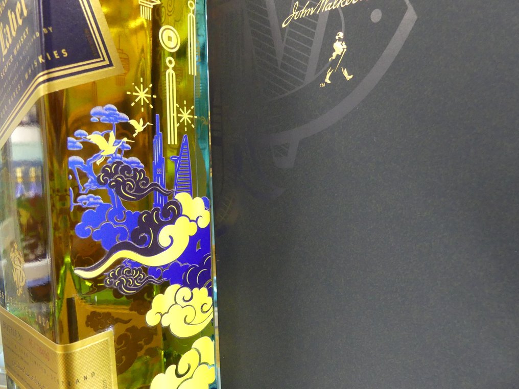 Johnnie Walker Blue Label Limited Edition Design Happy New Year Golden Cat from Vietnam  - b. 2022  - 750ml #3.2