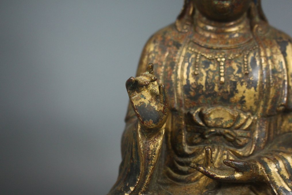 A 28cm tall Guanyin Bodhisattva statue. - 金屬 - 中國  (沒有保留價) #3.2