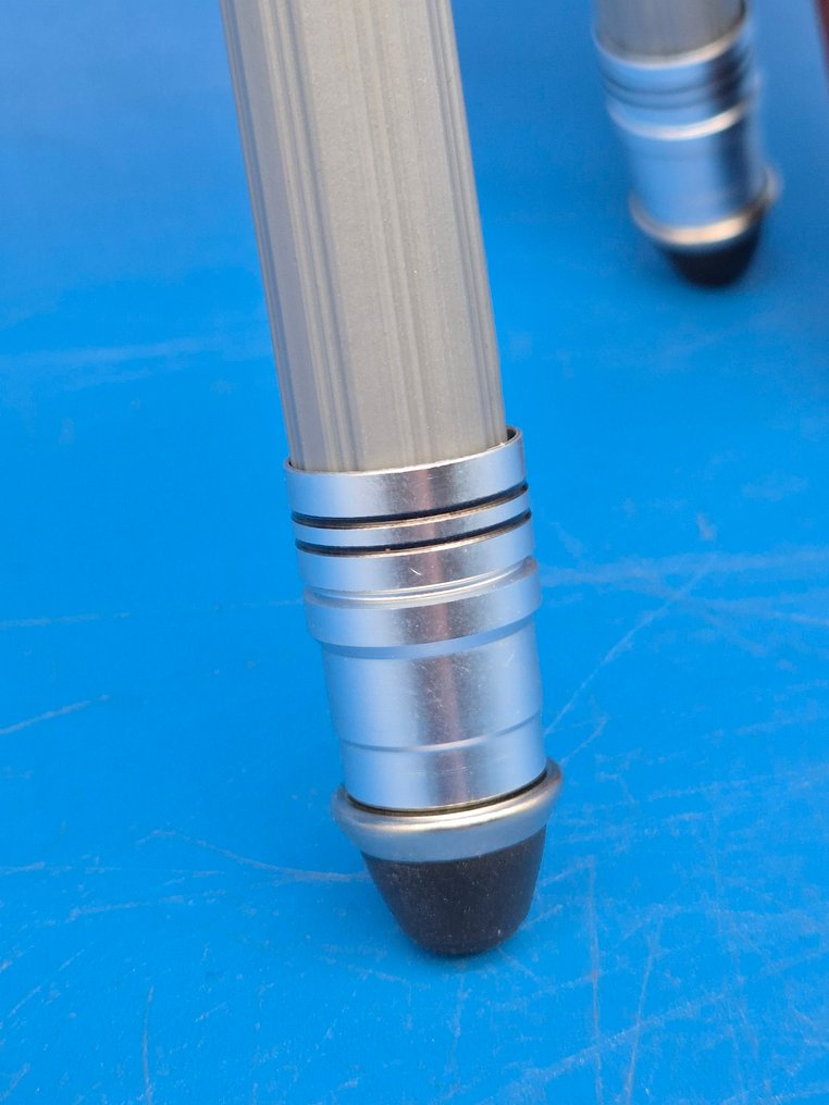 Bilora 2017 – Tischstativ mit Lederetui – Metall, Made in Germany Treppiede #2.1