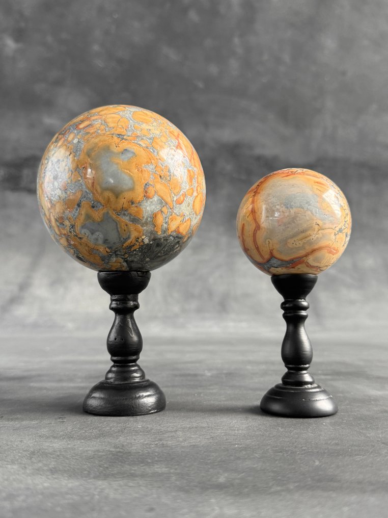 Nessuna base d'asta - Splendida coppia di giada Maligano gialla. Sfere su supporto personalizzato- 2500 g #1.0