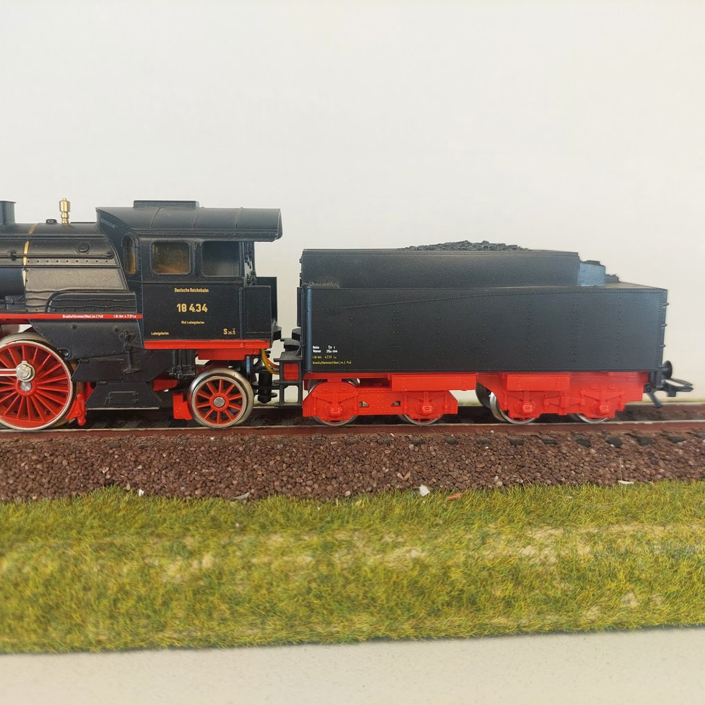 Märklin H0 - 3318 - Ατμομηχανή με όχημα μεταφοράς (1) - BR 18 434 - DRG #3.2