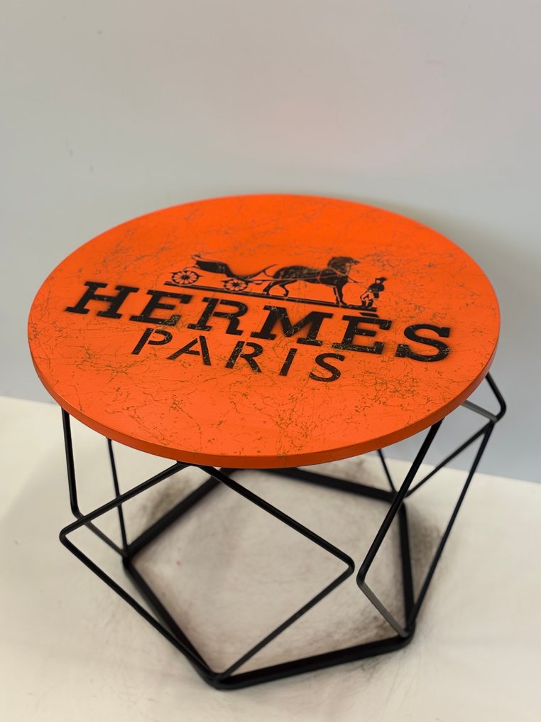 Rob VanMore - Tea-Time on Hermes Table - ø50cm #1.0