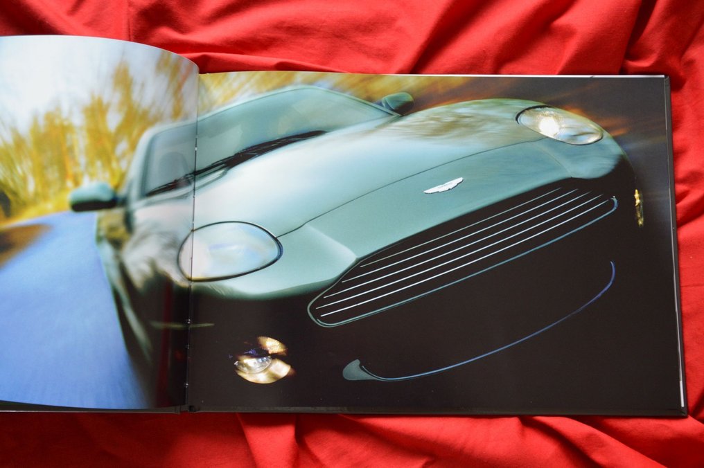 Brochure - Aston Martin - Aston Martin DB7 Vantage original sales brochure hardcover book catalogue #3.2