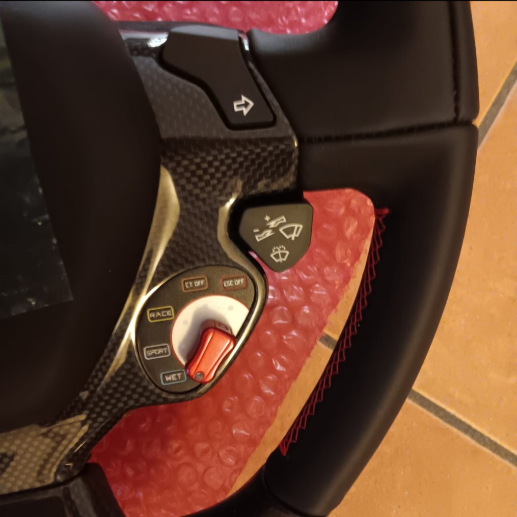 Kierownica (1) - Ferrari - Volante in carbonio e led - Po 2000 r. #2.1