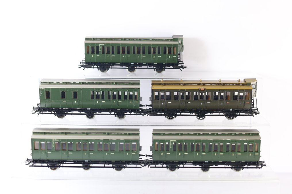 Märklin H0轨 - 4200/4201/4202/4203/4206 - 模型火车客运车厢 (5) - 五辆三轴车辆,一等/二等舱。 - DB #1.0