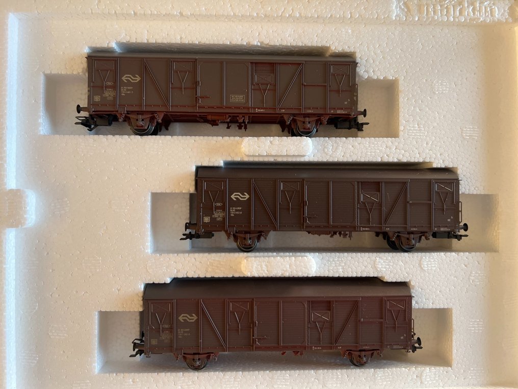 Märklin H0 - 47313 - Σετ τρένου μοντελισμού μεταφοράς εμπορευμάτων (1) - Σετ 3 κλειστών βαγονιών - NS #1.0