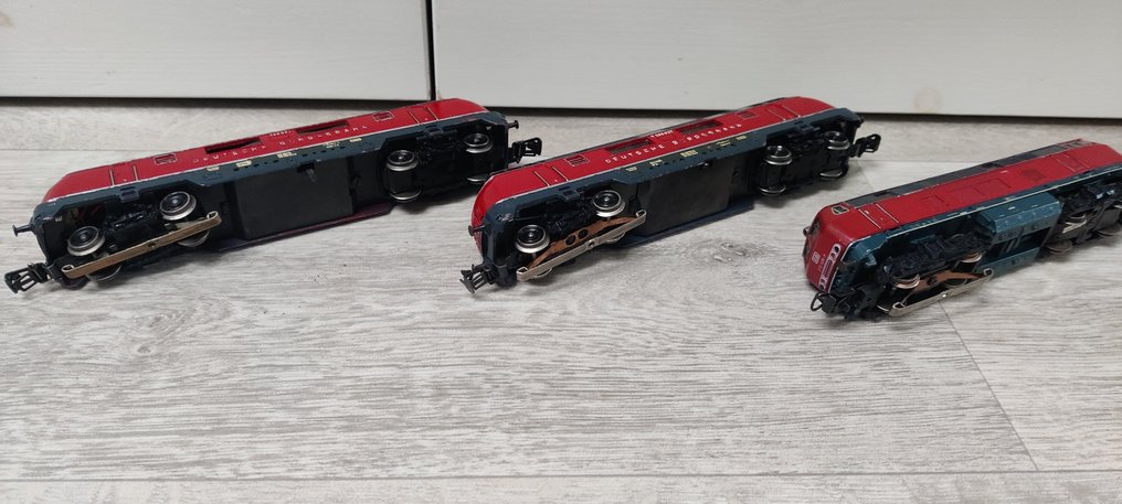 Märklin H0轨 - 3075, 3021 - 柴油内燃机车 (3) - 使用的模型，三台机车，测试中行驶 - DB #2.1