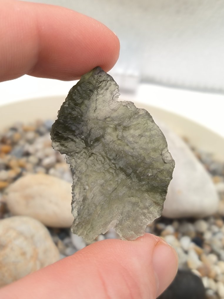 捷克隕石 来自南波希米亚Chlum的莫尔达维特 - 高度: 47 mm - 闊度: 31 mm - 7.3 g - (1) #3.2