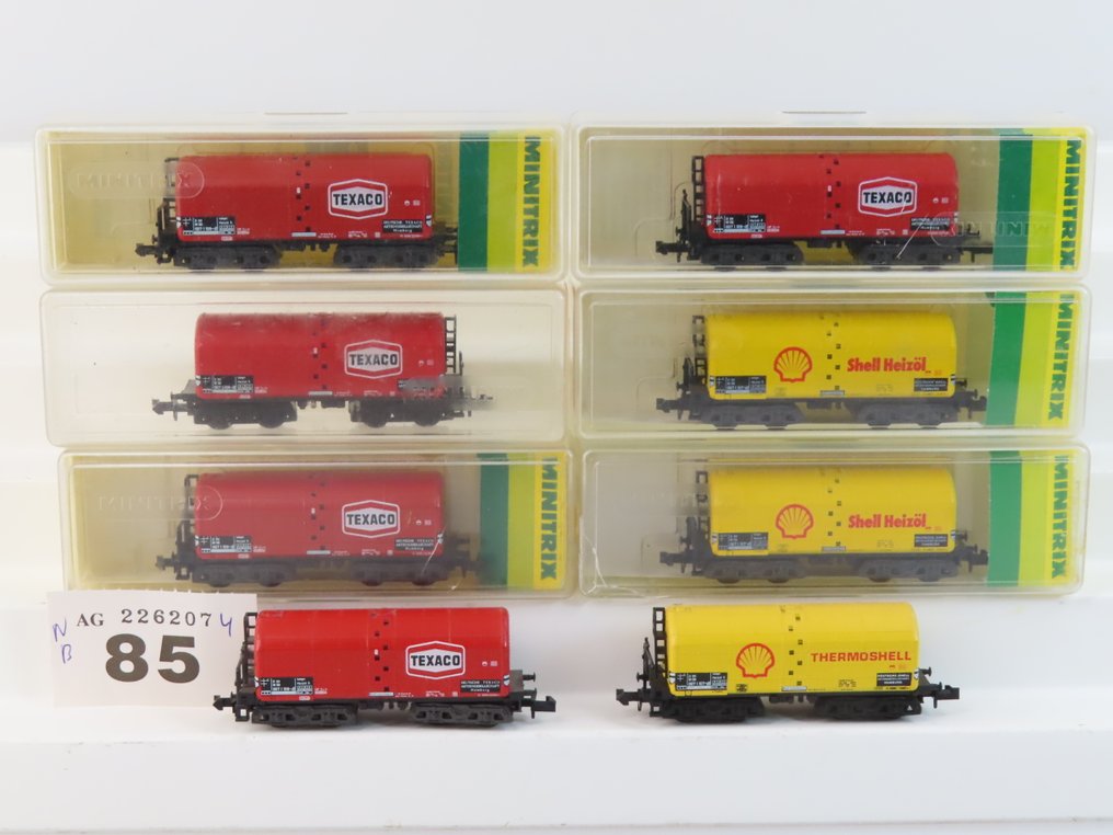 Minitrix N轨 - 13591/13592/51 3592 00 - 模型火车货运车厢 (8) - 8辆4轴重油罐车,品牌包括'Shell Heizöl'、'ThermoShell'和'Texaco'。 - DB #4.3