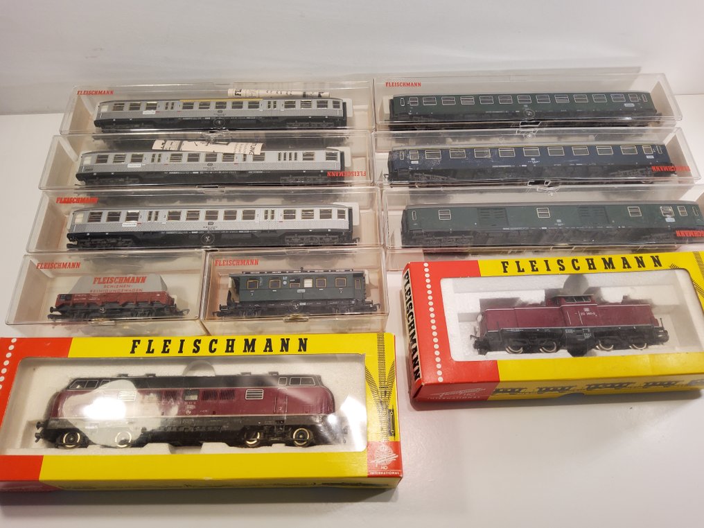 Fleischmann H0轨 - 火车组 (11) - 多件 Fleischmann H0 车厢和火车头收藏，原包装，品种多样 - DB #1.0