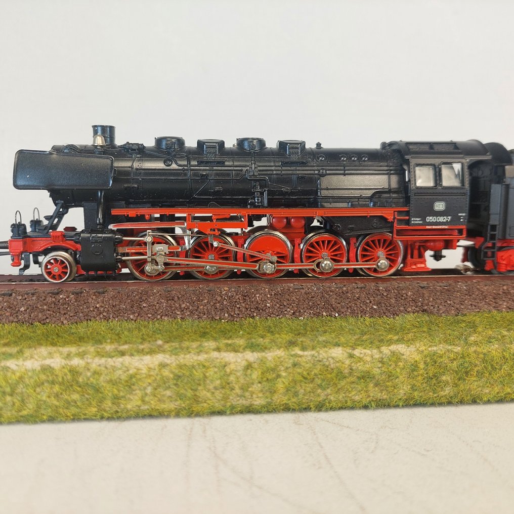 Märklin H0 - 3084 - Ατμομηχανή με όχημα μεταφοράς (1) - BR 050 082-7 - DB #2.1