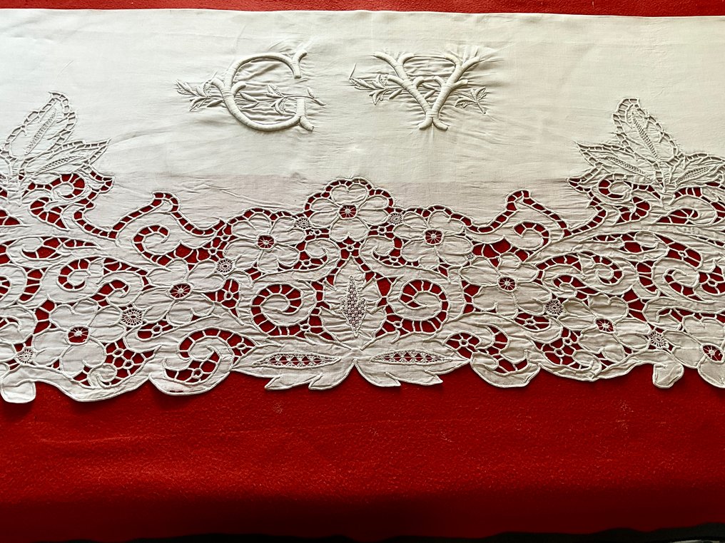 Begin 20e eeuws Richelieu bedlinnenstuk met initialen C.V. - Textiel - 2.2 m - 1.25 m #2.1