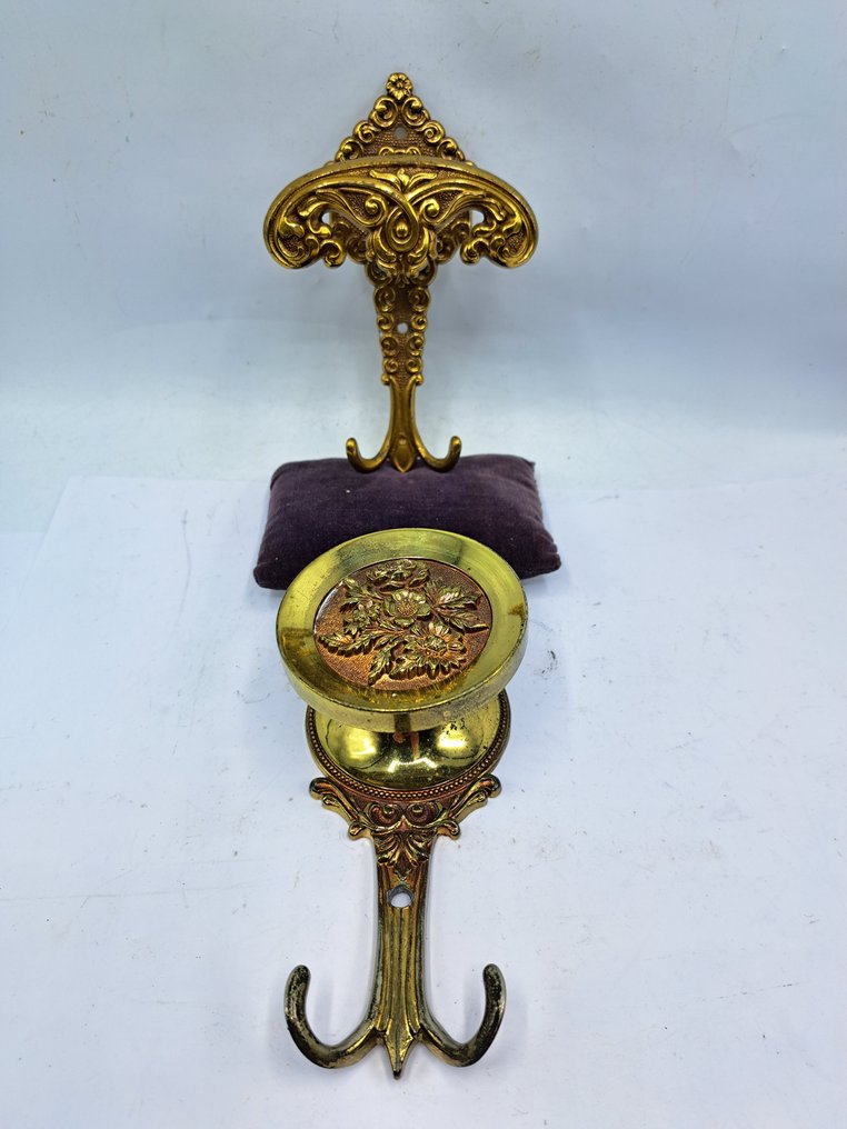 V.C.R. Brev - 一套衣鉤 (2) - 墙钩 - 黃銅 #3.2