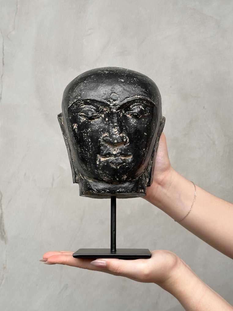 Beeld, NO RESERVE PRICE - Javanese Budha Head on a custom stand - 24 cm - Lava Stone - 2025 #2.1