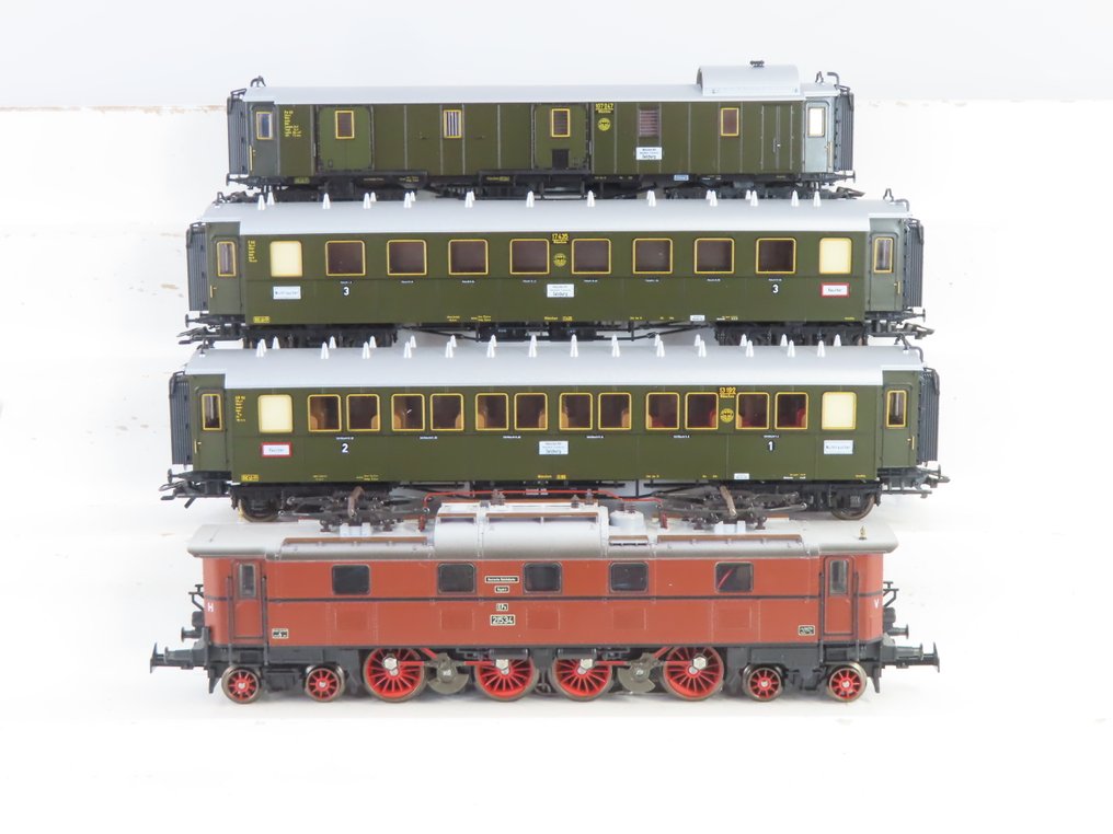 Märklin H0轨 - 2860 - 火车组 (1) - 4件套装“快速列车 1929”配电动机车和四节车厢，一等/二等和三等。 - DRG #1.0