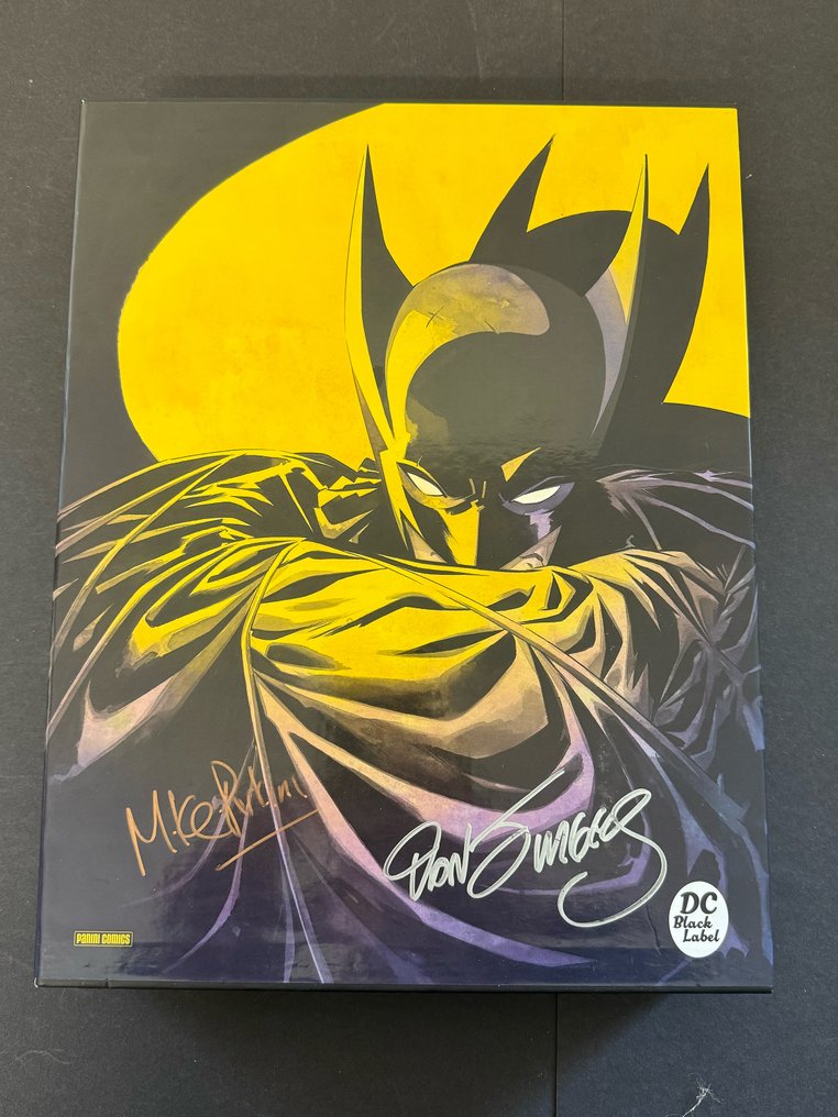 Bat-Man - First Knight signierte Bücher im Schuber - Rare Batman US Artbooks - 4 HC Bücher im Schuber (Lim. 666) mit Trading Cards sign. Mike Perkins und Dan Jurgens - 2 Rare US - 6 Suositut Batman-sarjakuvataiteilijoiden kirjat. #3.2